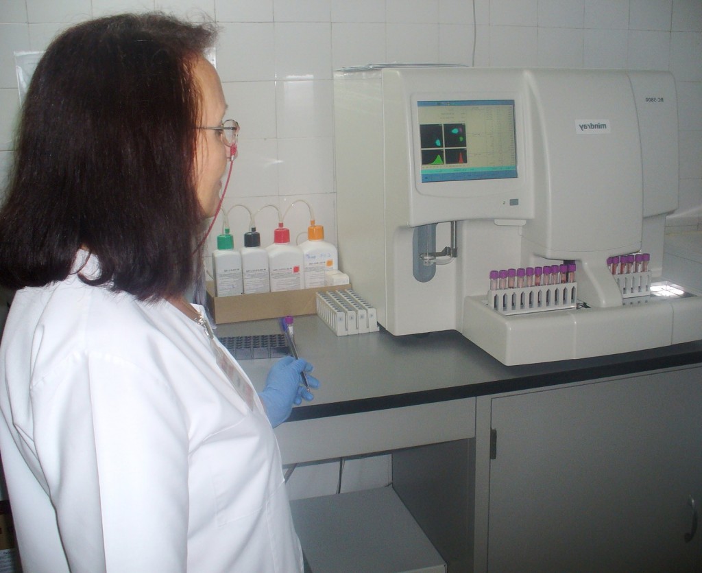 Laboratorul de analize medicale a fost reacreditat RENAR. Se pot determina markerii tumorali, markeri infecțioși pentru femeile însărcinate și o gamă variată de analize medicale